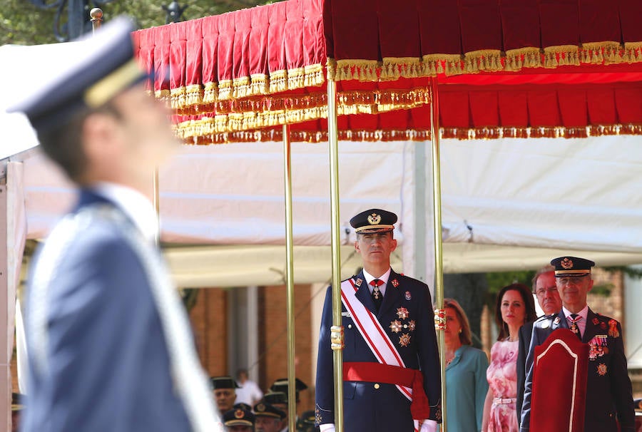 El Rey preside la entrega de los reales despachos de la Académica Básica del Aire en León