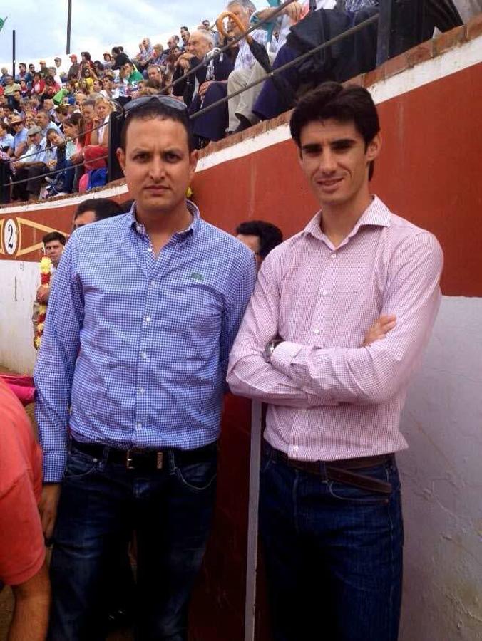 El gerente de Tauroemoción, Alberto García, y el torero Víctor Barrio. 