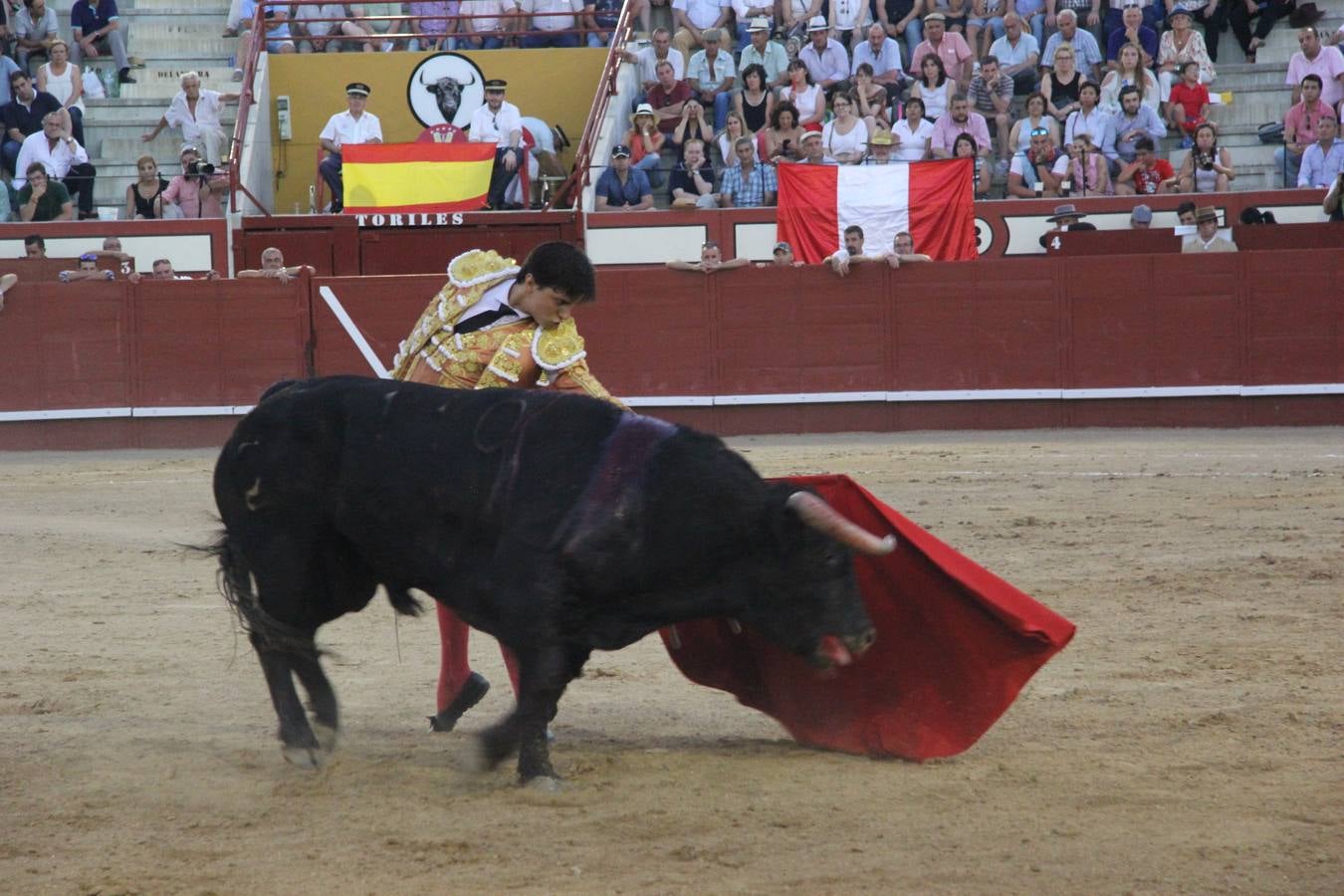 Tarde taurina en Arévalo de la infanta Elena y su hija Victoria Federica