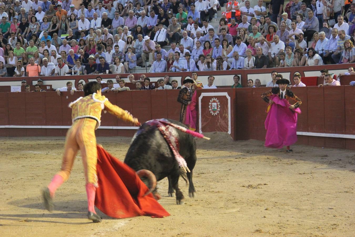 Tarde taurina en Arévalo de la infanta Elena y su hija Victoria Federica