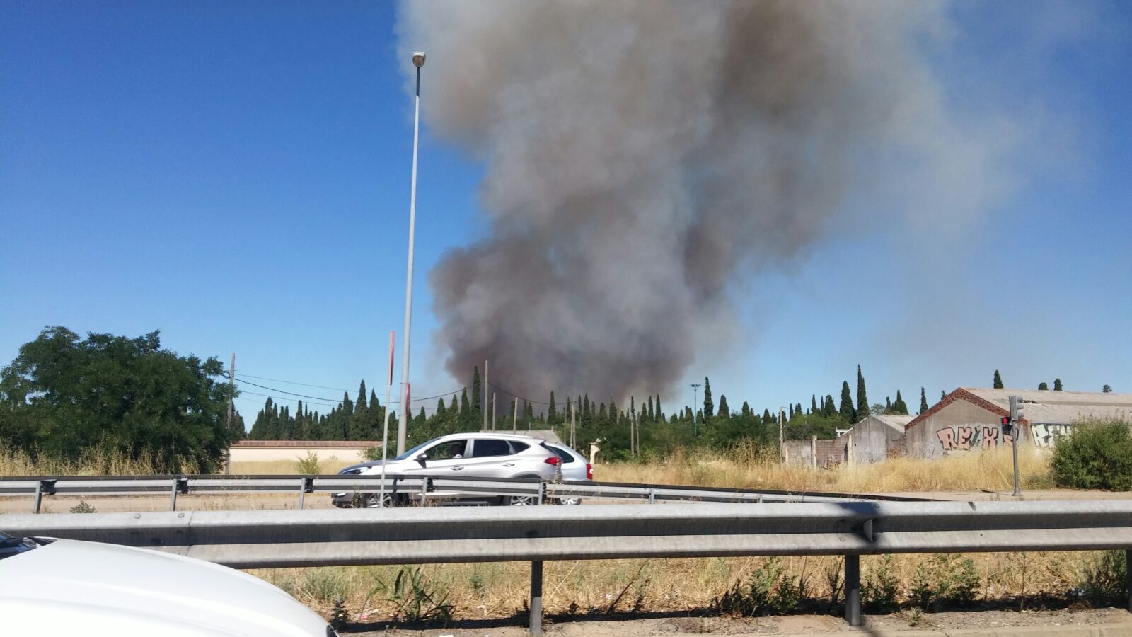 Una gran columna de humo causa alarma en Valladolid