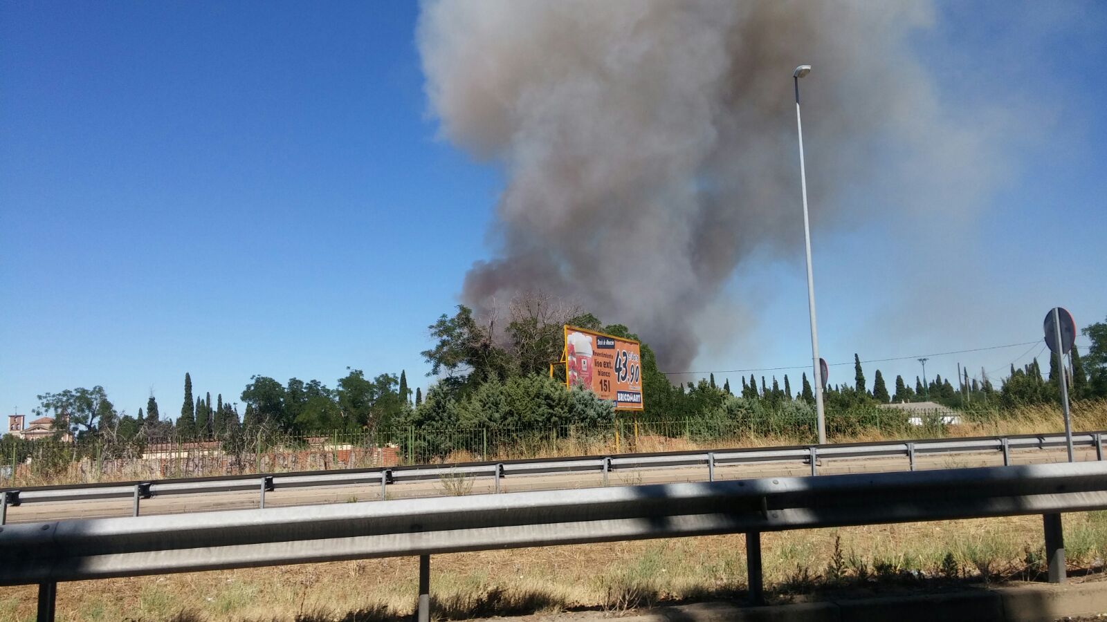 Una gran columna de humo causa alarma en Valladolid