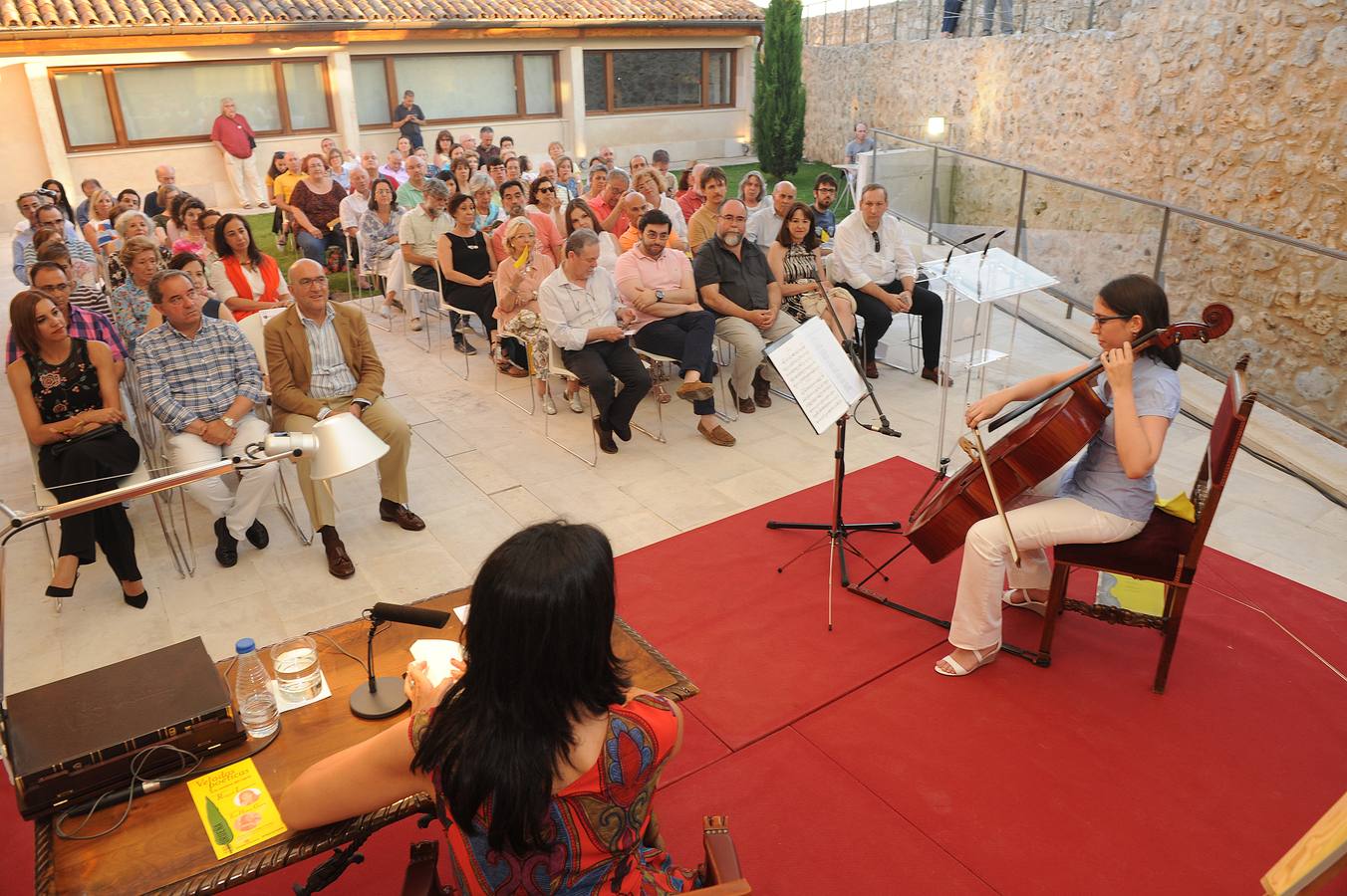 Raquel Lanseros protagoniza la quinta velada poética &#039;A la sombra del ciprés&#039;