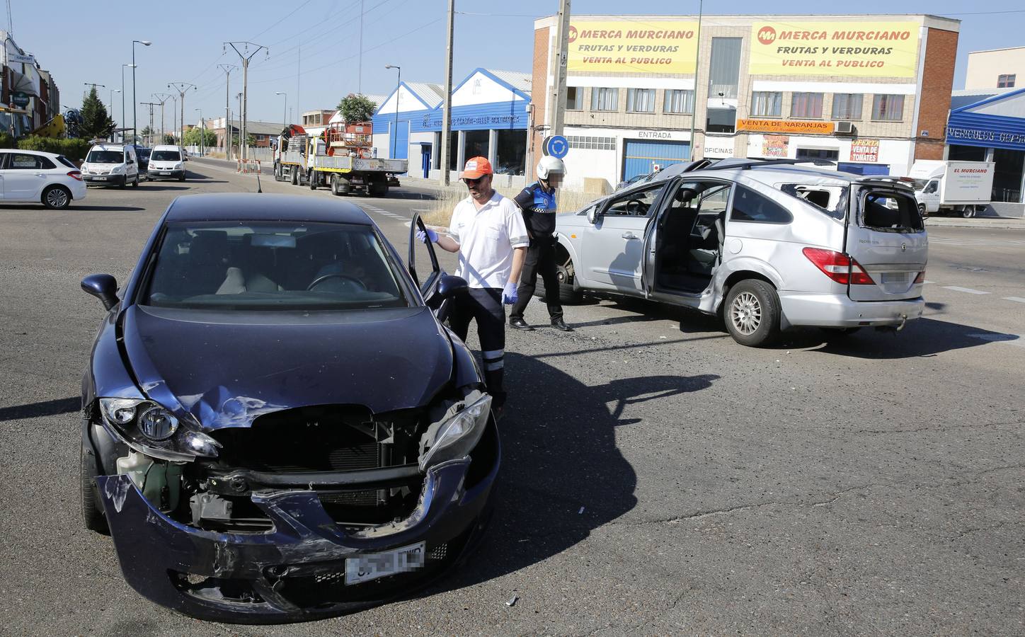 Aparatosa colisión en el polígono de Argales