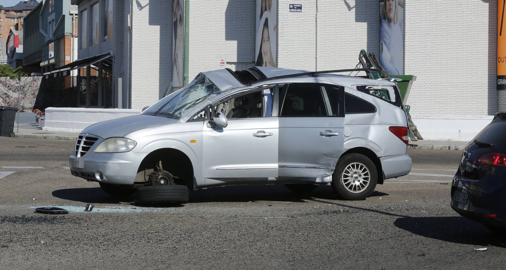 Aparatosa colisión en el polígono de Argales