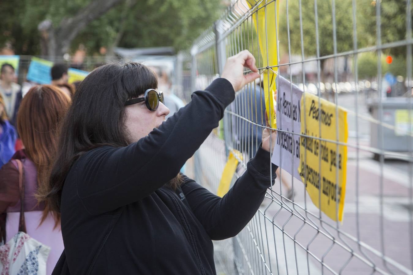 Los vecinos de Rondilla siguen concentrados en el colegio San Juan de la Cruz para impedir su derribo