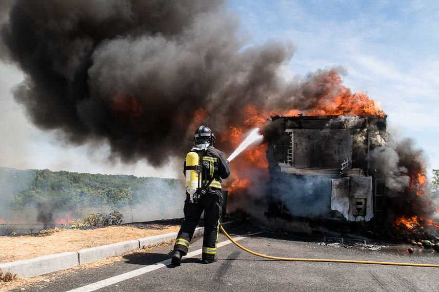 Incendio de un camión en la provincia de León