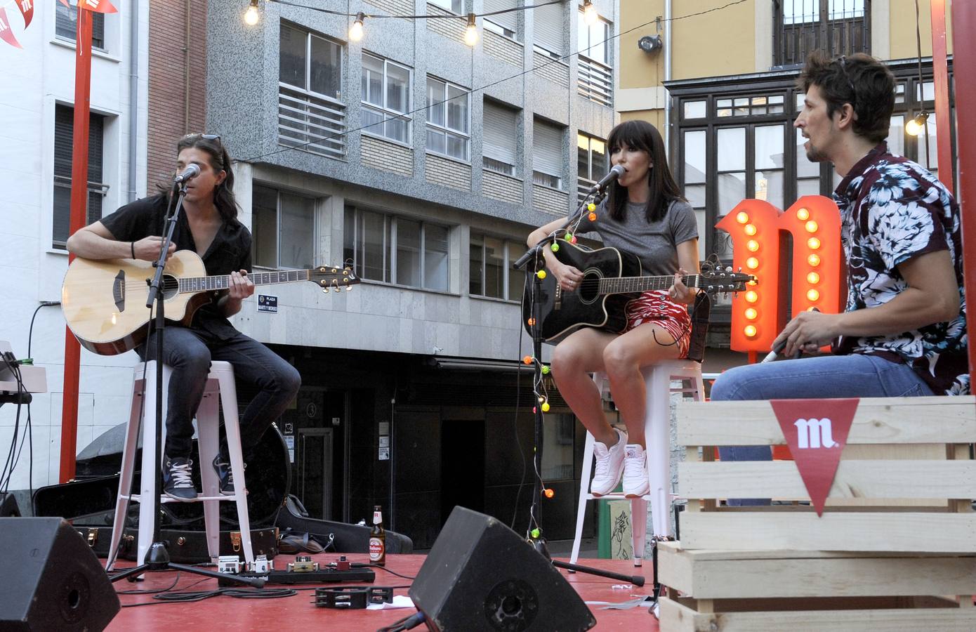 Actuación de la banda madrileña Münik en la plaza de Martí y Monsó en los conciertos de Mahou