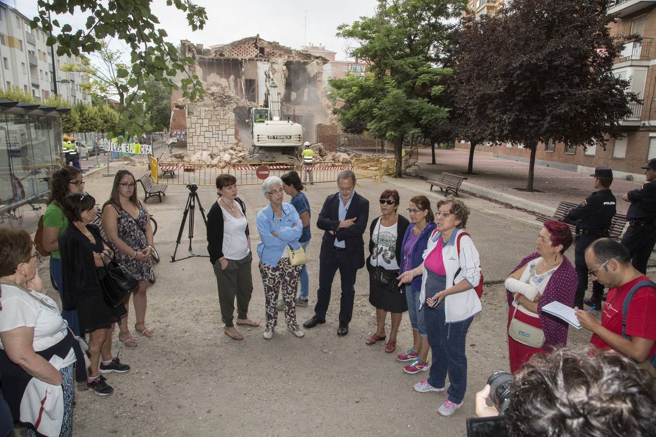 Comienza el derribo del colegio San Juan de la Cruz de La Rondilla