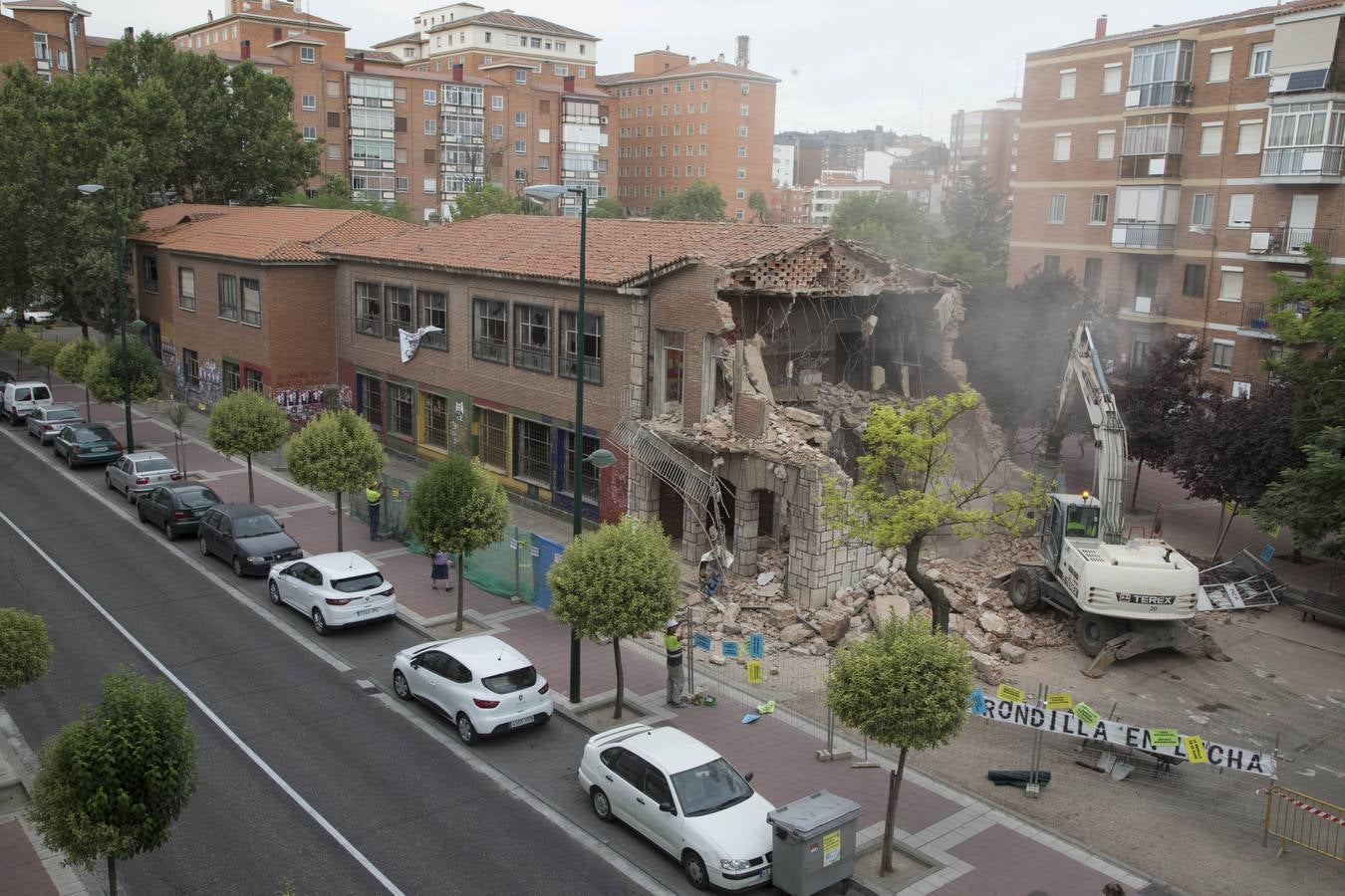 Comienza el derribo del colegio San Juan de la Cruz de La Rondilla