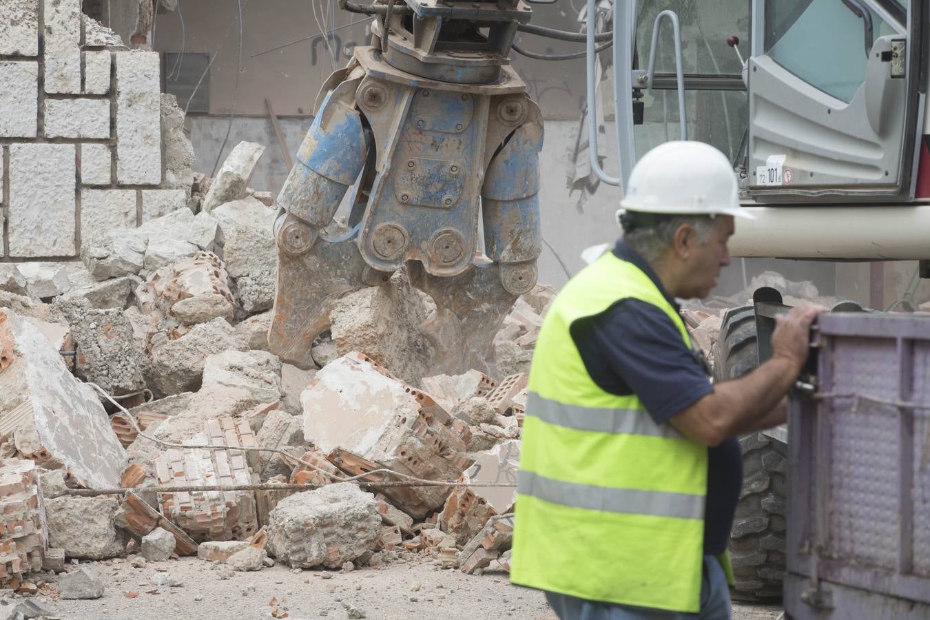 Comienza el derribo del colegio San Juan de la Cruz de La Rondilla