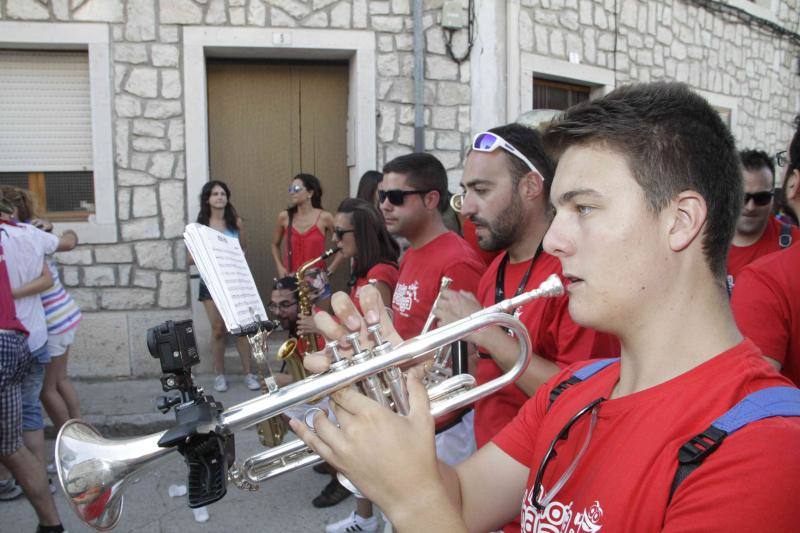 Fotos 1. Chupinazo y desfile de peñas en Campaspero