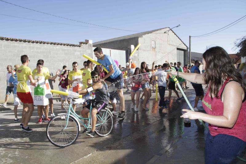 Fotos 2. Chupinazo y desfile de peñas en Campaspero