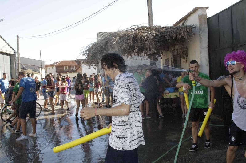 Fotos 2. Chupinazo y desfile de peñas en Campaspero