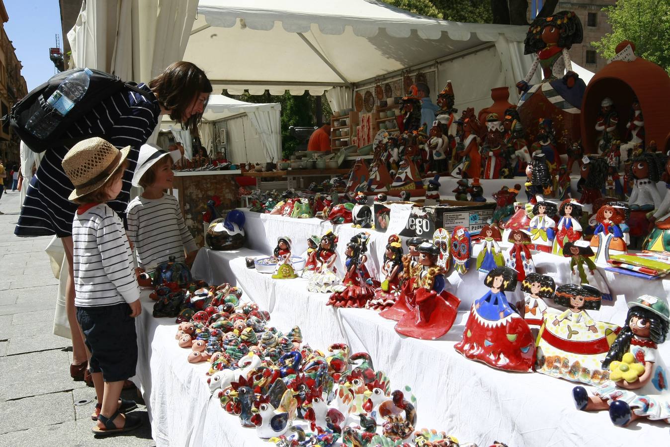 La plaza de Los Bandos de Salamanca acoge la XXVIII Feria del Barro