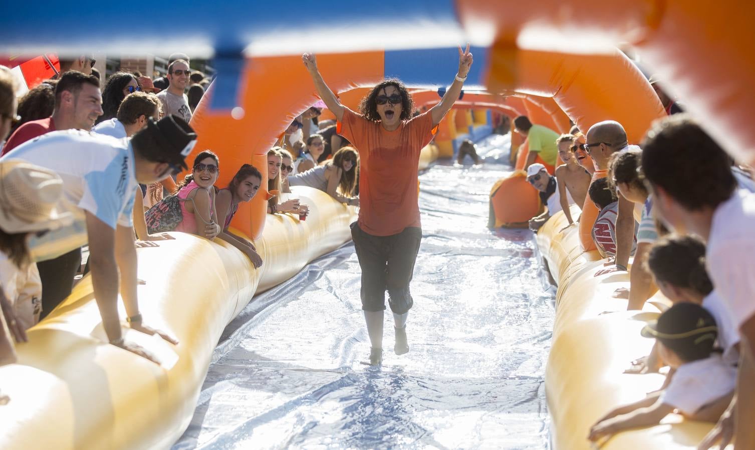 Carrera de autos locos en las fiestas de Viana de Cega