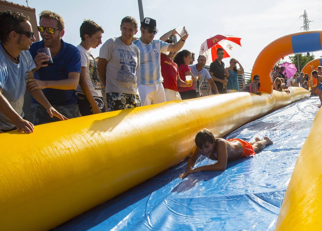 Carrera de autos locos en las fiestas de Viana de Cega