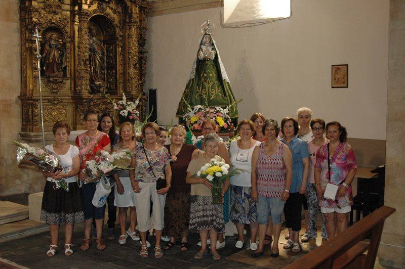 Ofrenda floral a la Virgen de la Esperanza, toros infantiles y paella en Gomecello