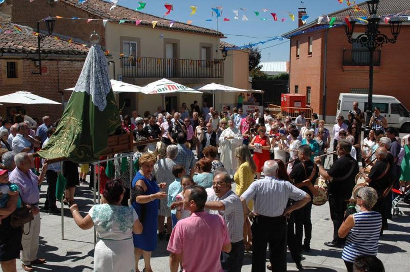 Procesión en honor a la Virgen de la Esperanza en las fiestas de Gomecello