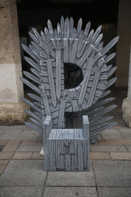 Doce grandes esculturas con forma de P recorren en la Calle Mayor de Palencia