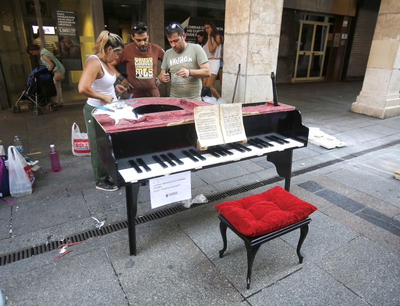 Doce grandes esculturas con forma de P recorren en la Calle Mayor de Palencia