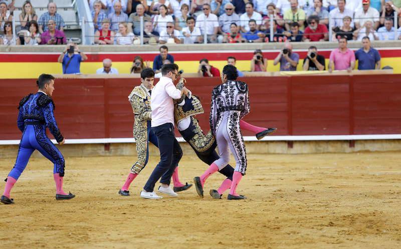 Cogida a Roca Rey en Palencia