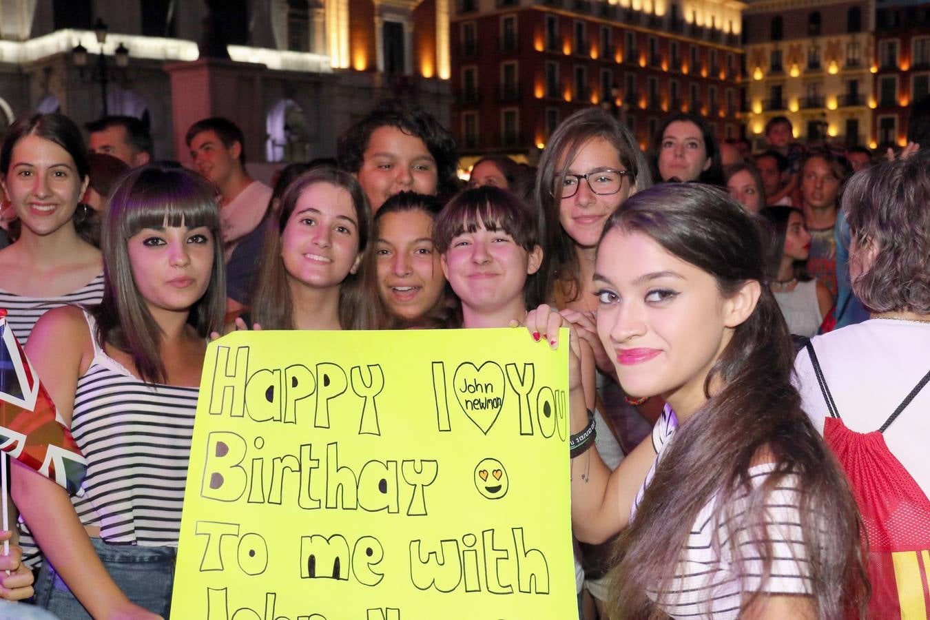 Treinta mil personas corean &#039;Love me again&#039; junto a John Newman en la Plaza Mayor de Valladolid