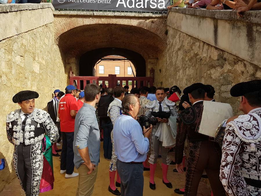 Ambiente de la corrida en homenaje a Víctor Barrio