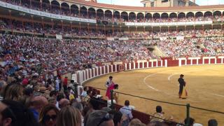 Ambiente de la corrida en homenaje a Víctor Barrio