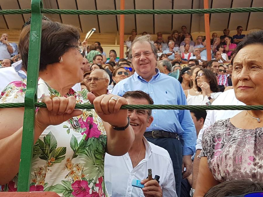 Ambiente de la corrida en homenaje a Víctor Barrio