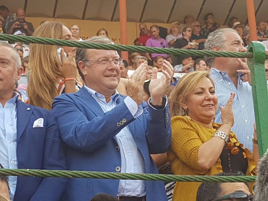 Ambiente de la corrida en homenaje a Víctor Barrio