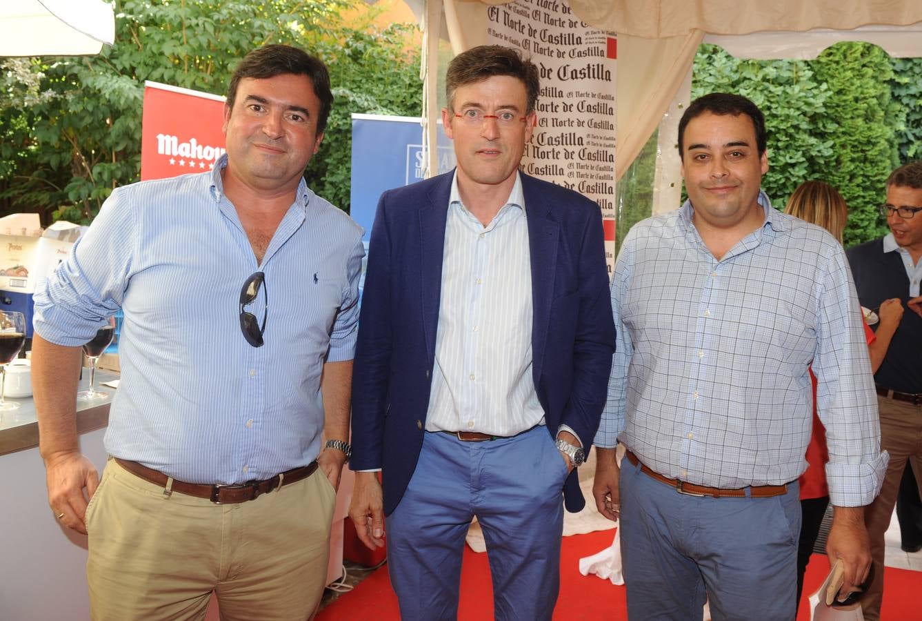 Francisco González y Enrique Marijuán, de Repsol, con Javier Calleja, de El Norte.