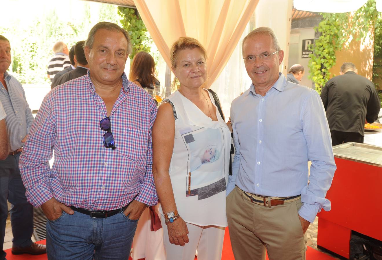 Alfredo de Isla (Discomtes) con Cristina de Isla y Felipe Bolaños, de Bella Proporción.