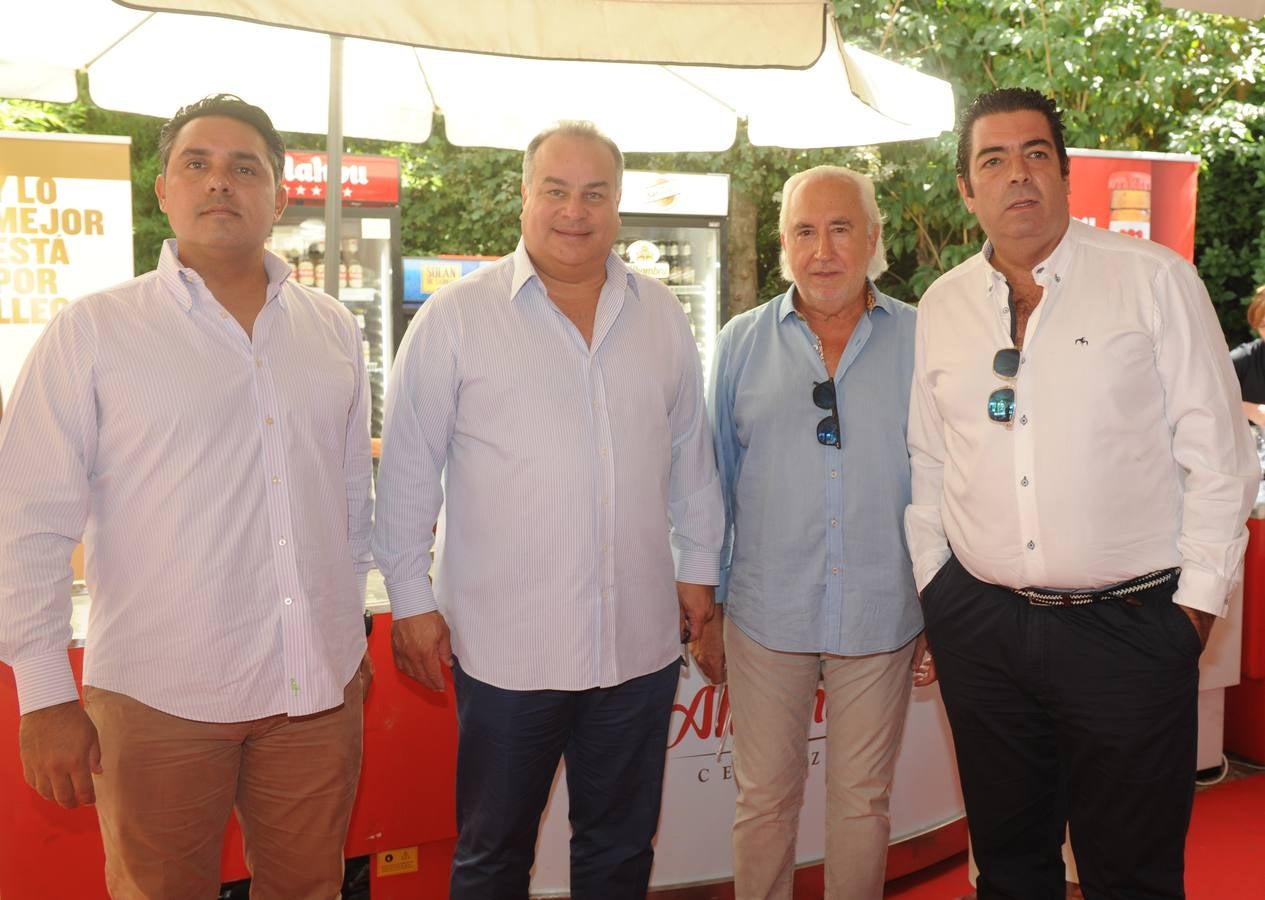 Los empresarios Roberto Larreal, Hidalgo Socorro y Pablo Núñez con el senador del Partido Popular Alberto Gutiérrez.