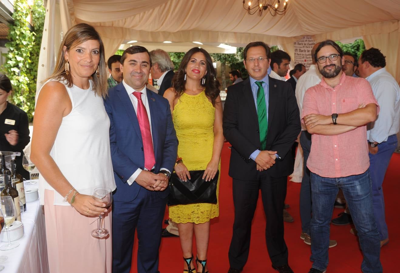 Rocío Bustamante (El Norte); José Antonio Otero, secretario general de la Universidad Miguel de Cervantes; Imelda Rodríguez, rectora de la institución académica; Juan Francisco González, gerente de la UEMC y Antonio García Encinas, periodista del El Norte de Castilla.
