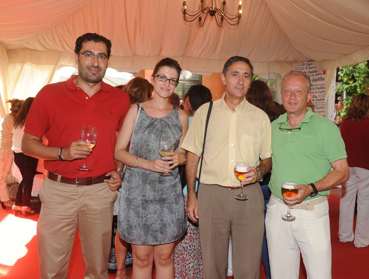 Rafael Rodríguez, Lorena Gómez, José María Juárez y Fernando González disfrutaron en la caseta del decano de la prensa.