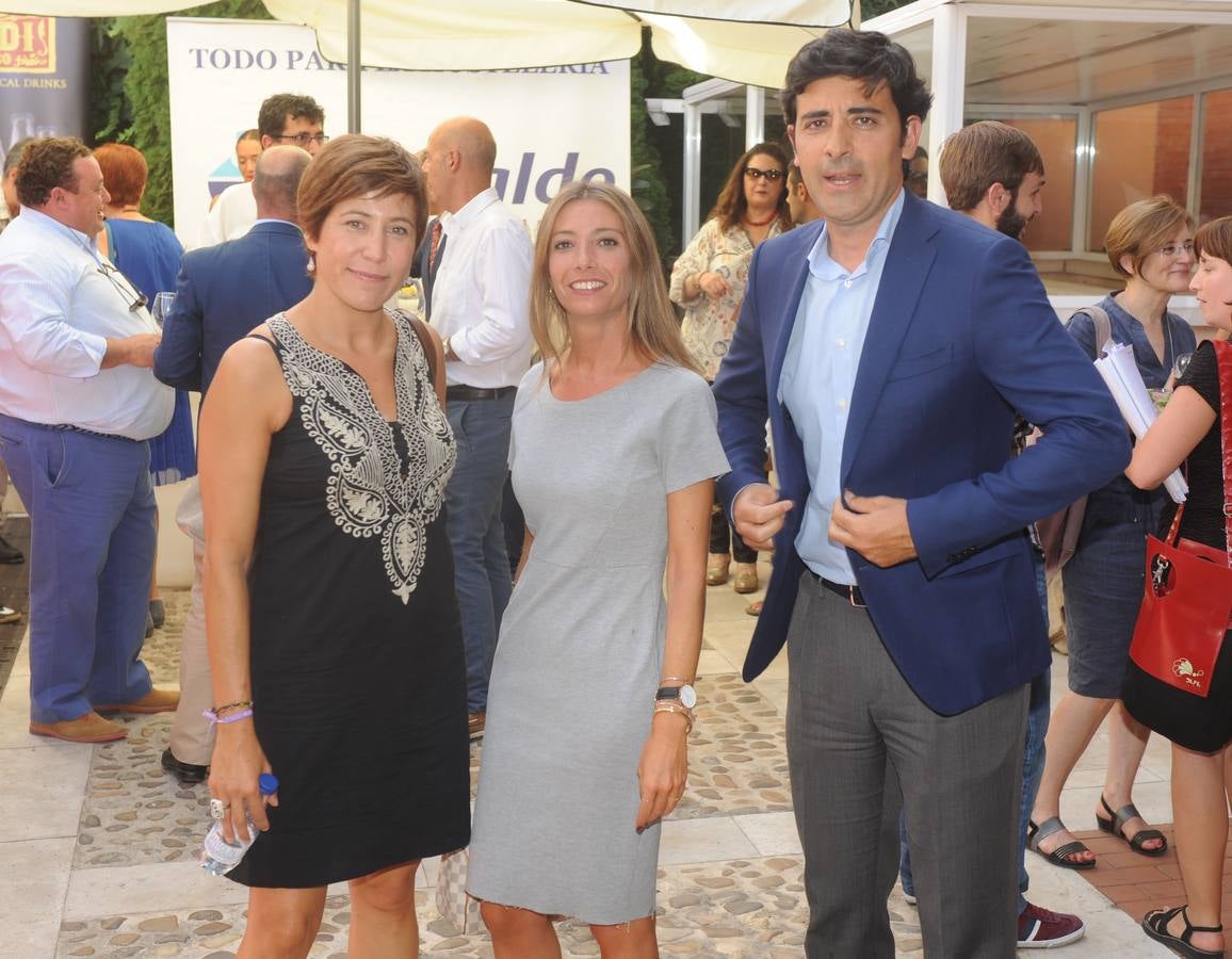 Marifé Blanco, jefa de Publicidad de El Norte  con Silvia Herrero e Ignacio Antolín, de Iberdrola.