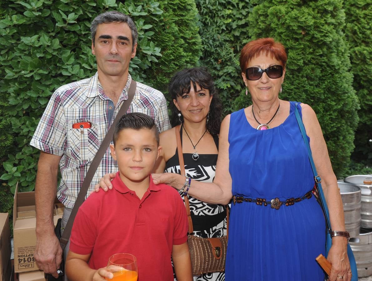 José Ángel del Teso (bar Porche), María Luisa Merino, Pilar Pérez y Adrián del Teso.