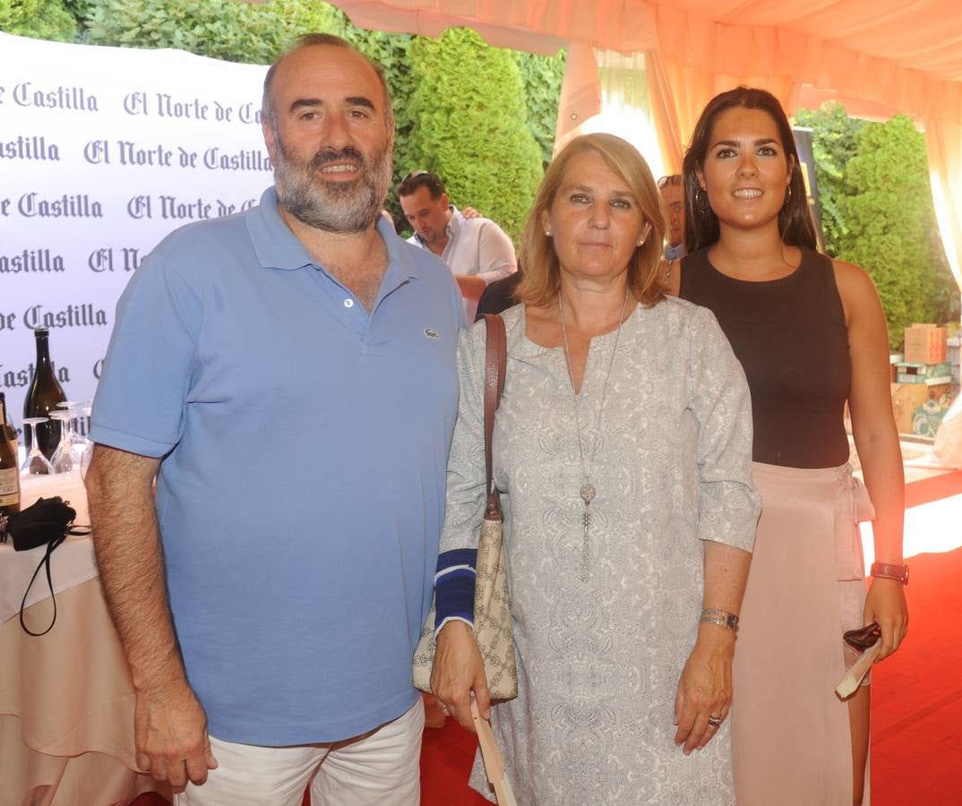 Carlos Travesí (Consejería de Cultura) y María Luisa Cobos acudieron con su hija Marta Travesí.