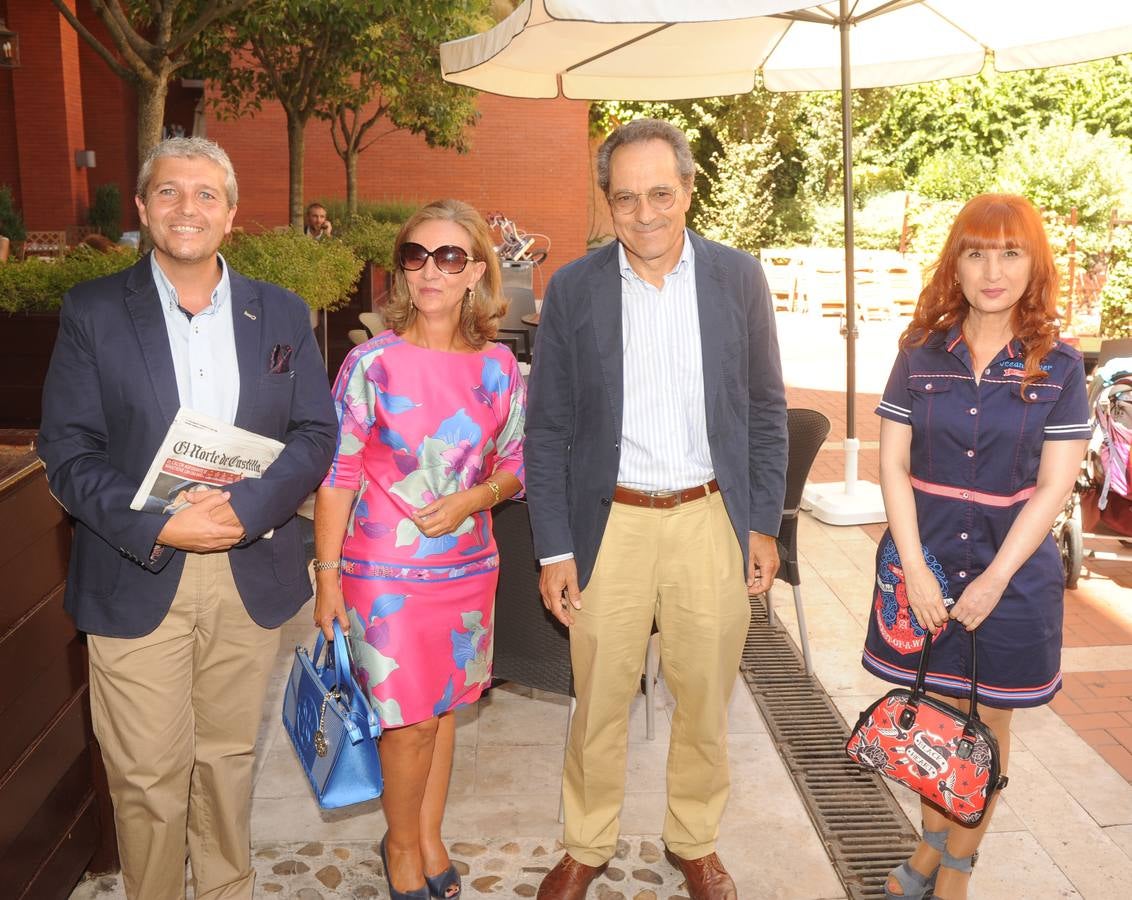 El magistrado José María Crespo; María José Renedo, presidenta de la Sala de lo Social del TSJ;Manuel Martín Granizo, fiscal del Supremo, y la periodista de El Norte María Jesús Pascual.