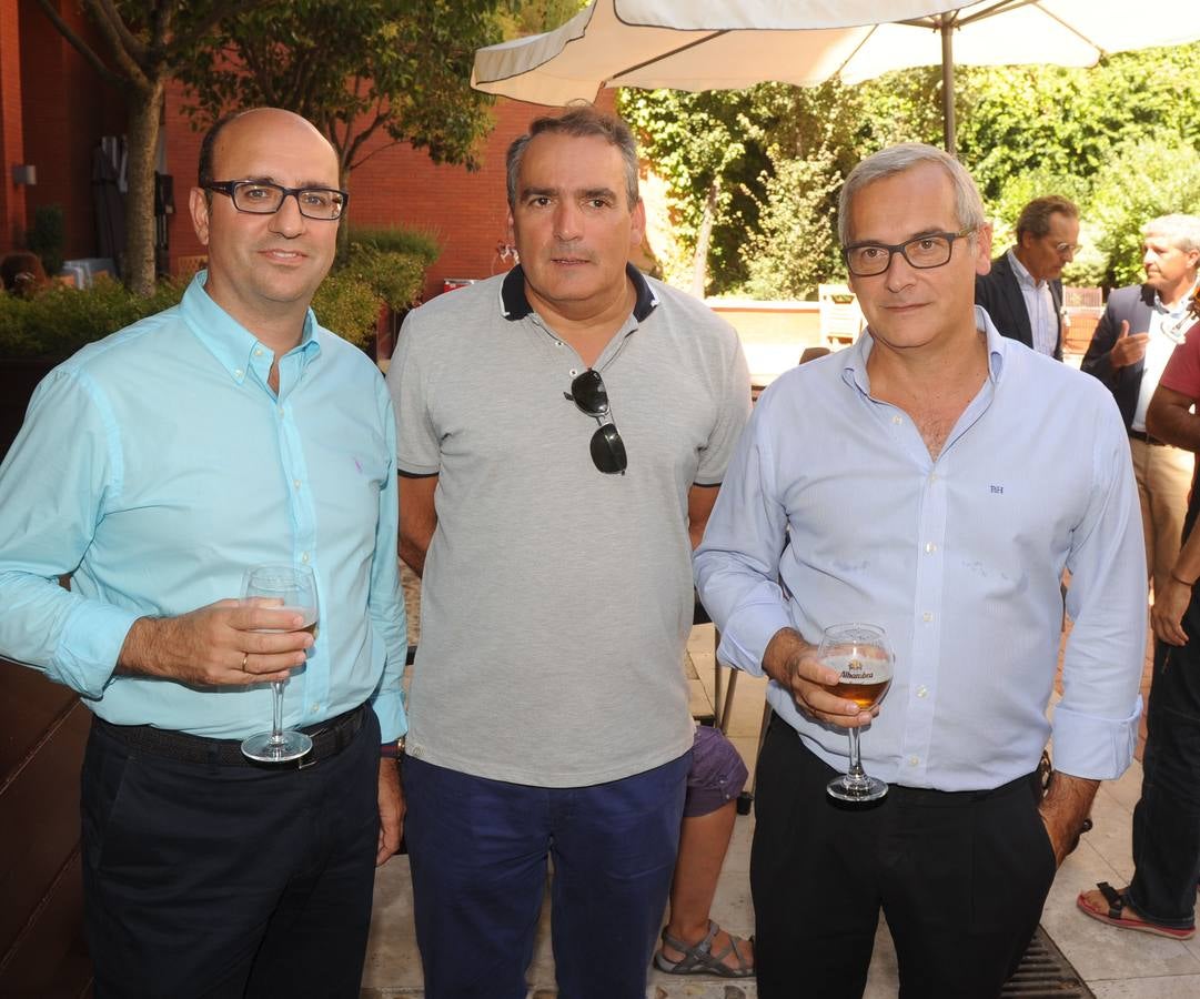 Los jueces César Gil Margareto e Ignacio Segoviano con Carlos Gutiérrez, coordinador de los letrados de la Administración de Justicia.