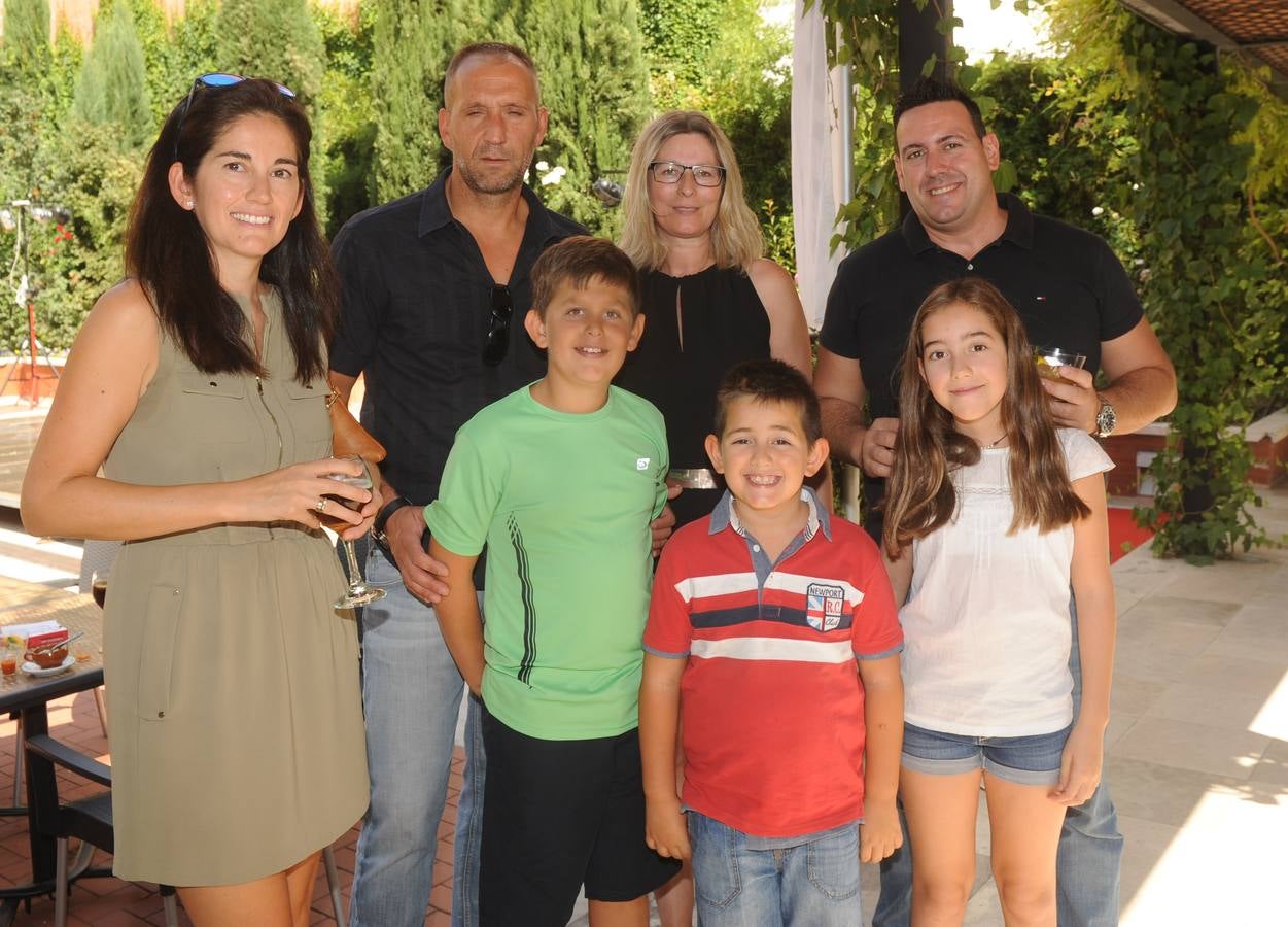 Diana Valderrama, Félix Lozano, Mercedes Baeza y Luis Miguel Ávila con Iván, Miguel y Lucía.