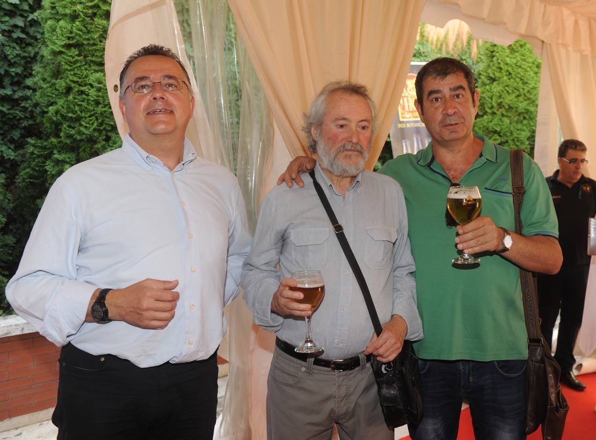 Óscar Domínguez, Daniel Carrascal y Antonio Rodríguez, de la Asociación Literaria Café Compás.