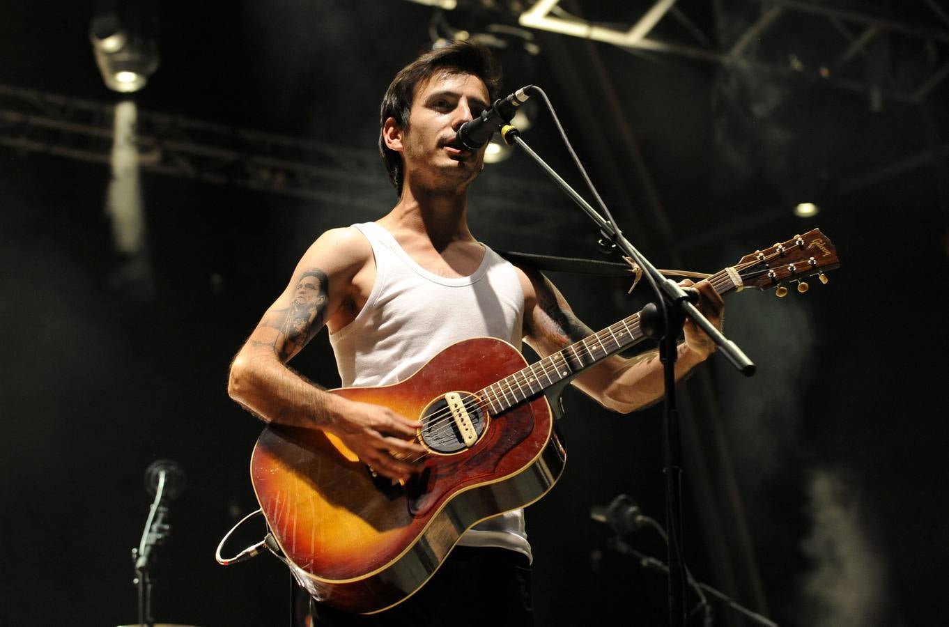 León Benavente y La Maravillosa Orquesta del Alcohol rebosan energía y calidad musical en la noche más joven de las fiestas
