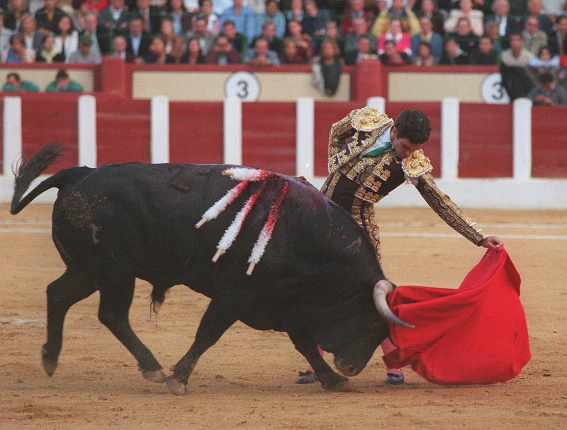 23.09.98 Pase de José Tomás en la Feria de San Mateo 1998.