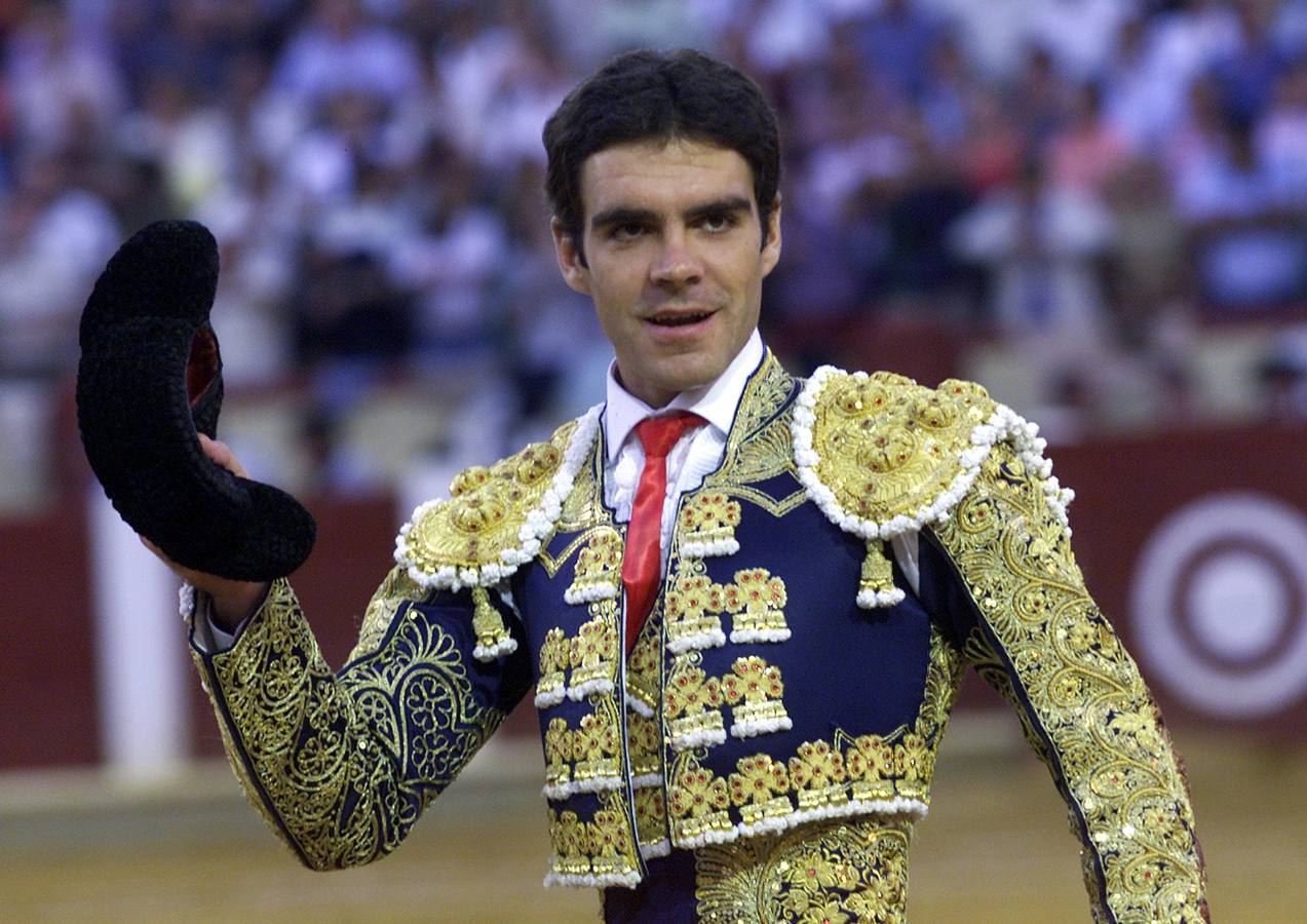 15.09.01 José Tomas saluda durante la octava corrida de la feria.