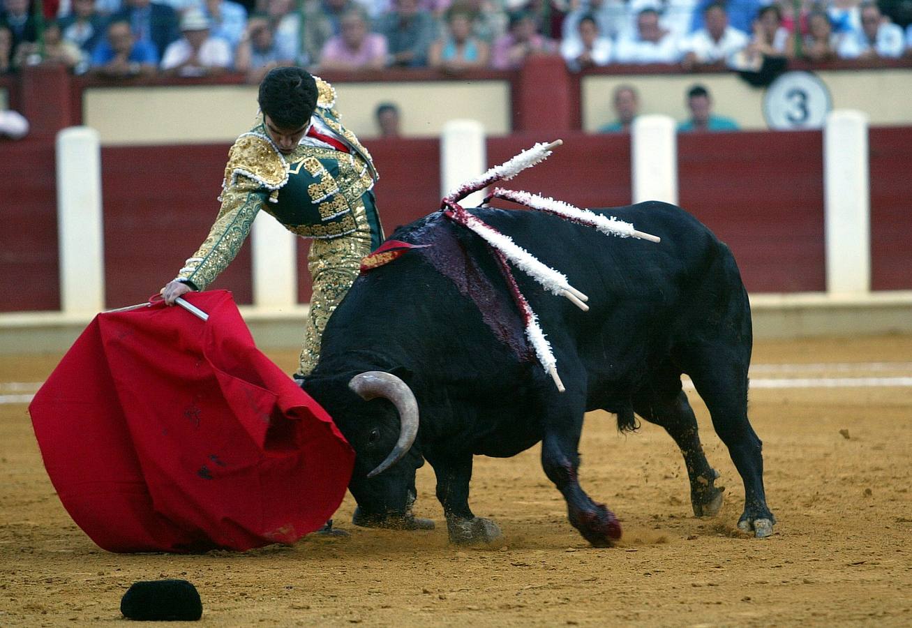 13.09.02 José Tomás torea con la diestra en la séptima corrida de la Feria de San Lorenzo.