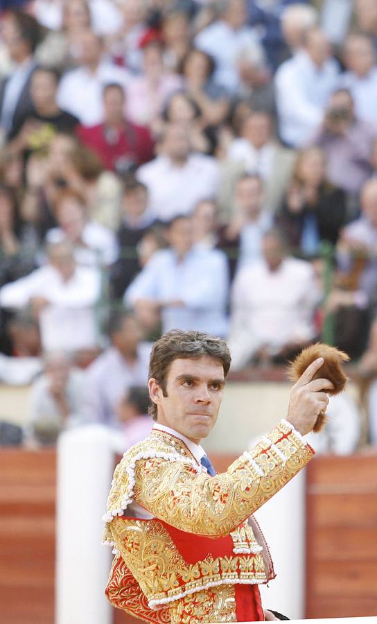 11.09.08 Con el trofeo conseguido durante la quinta corrida de toros celebrada en Valladolid con motivo de las Fiestas de la Virgen de San Lorenzo.