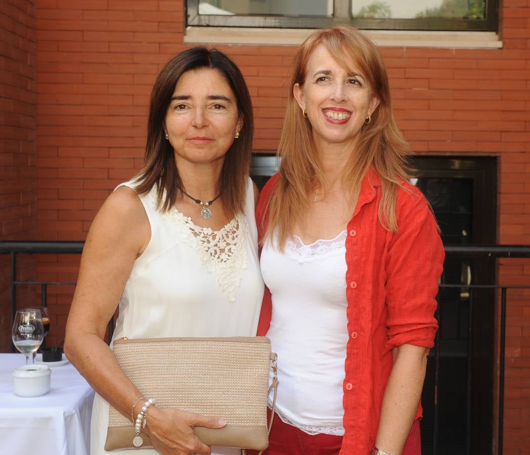 María Eugenia Serrano y Amor Cumbrero, de la Facultad de Comercio.. 