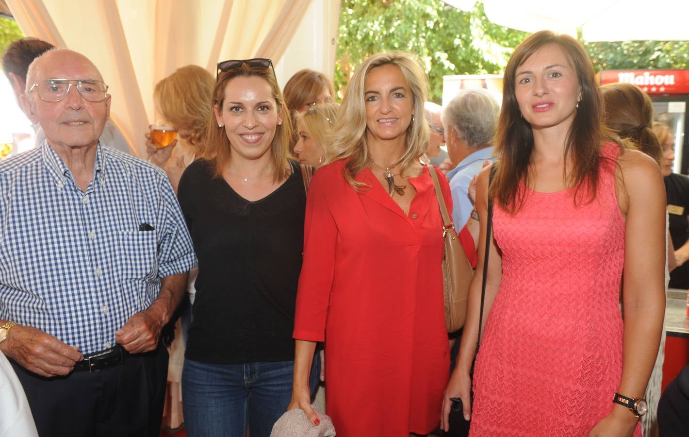 Pedro San Martín y Carmen San Martín (Bodegas Hijos de Alberto Gutiérrez) con Sol Calderón y Lidia, ambas de Banco Sabadell. 